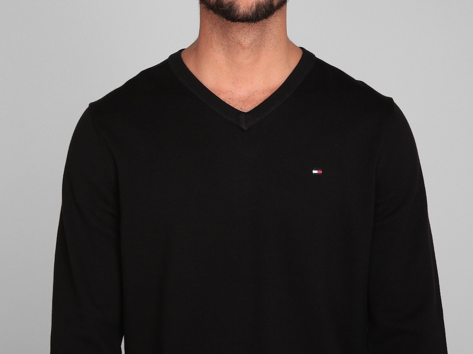 Suéter Hilfiger cuello V para hombre 4
