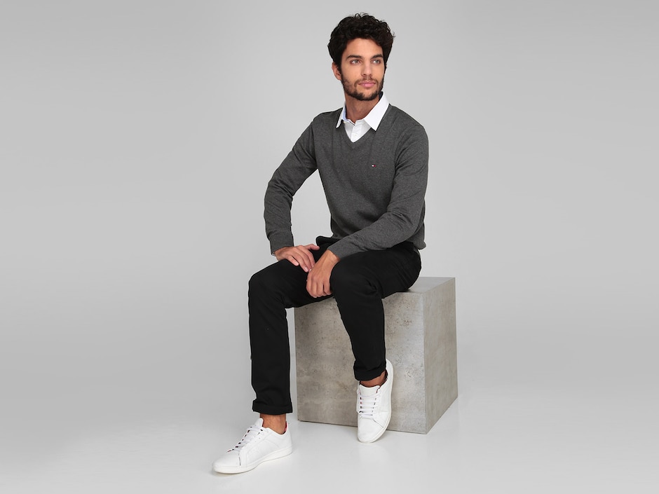 Suéter Hilfiger cuello V para hombre 6