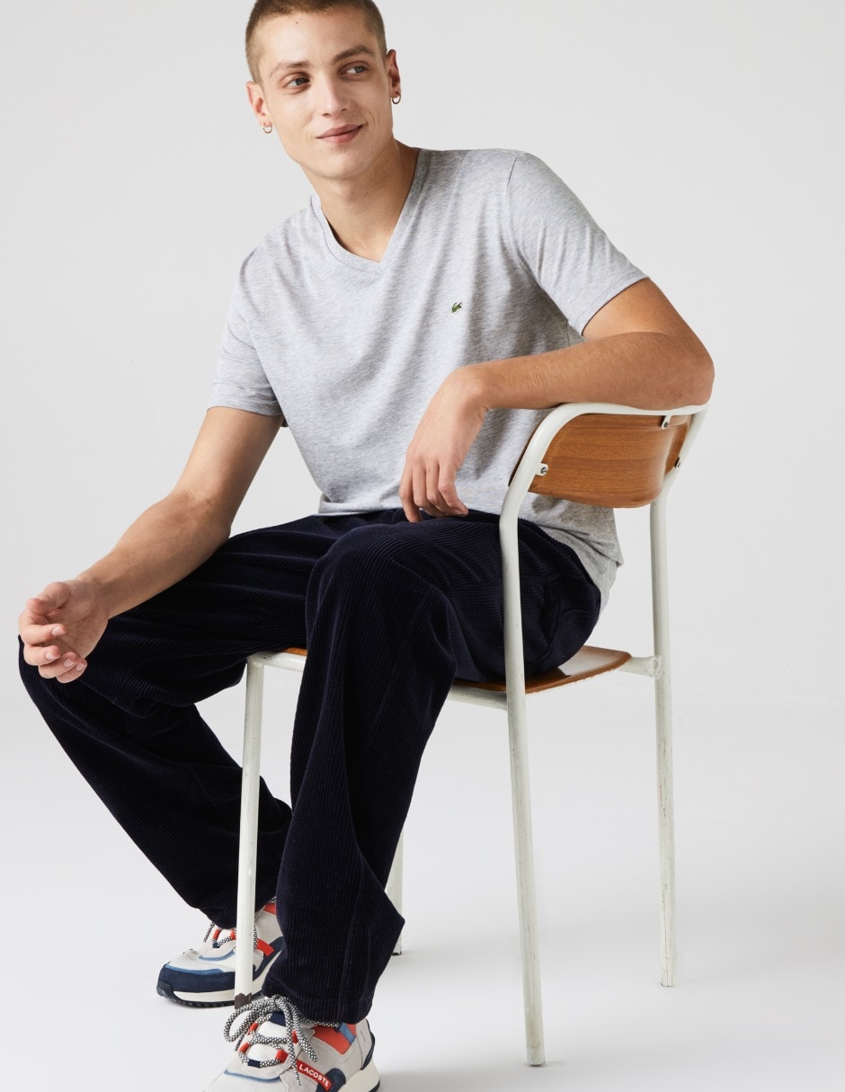 Playera Lacoste cuello V para hombre