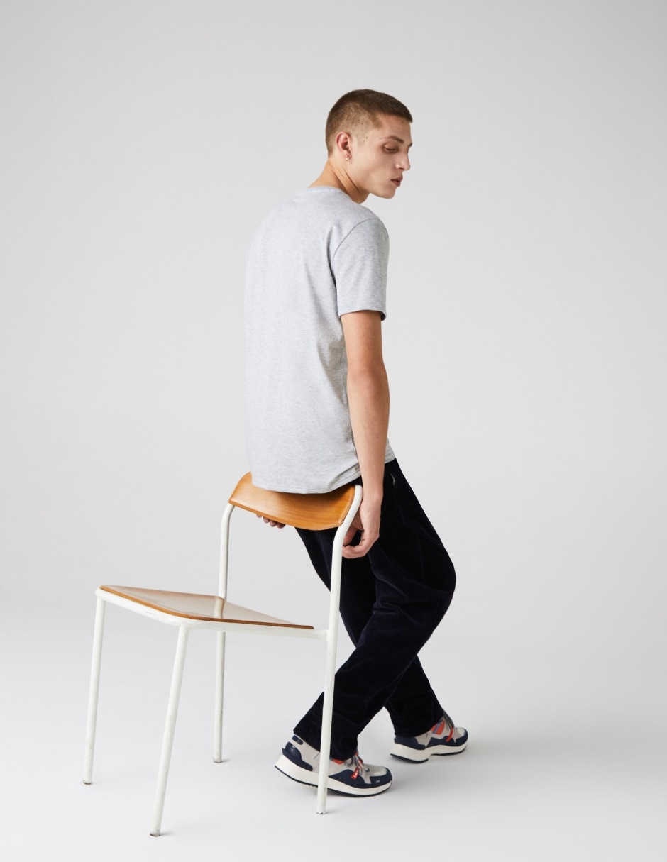 Playera Lacoste cuello V para hombre