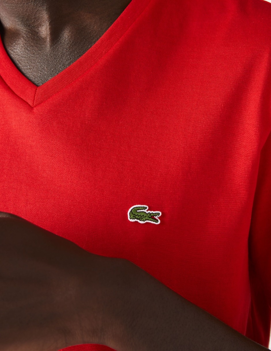 Playera Lacoste cuello V para hombre