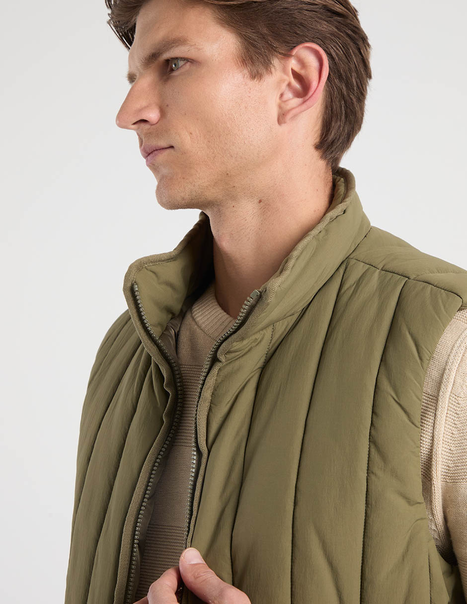Chaleco con bolisllos para hombre 4