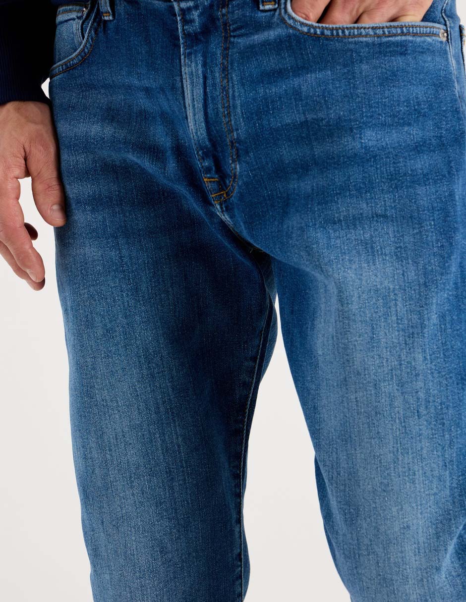 Jeans regular lavado stone wash para hombre 2