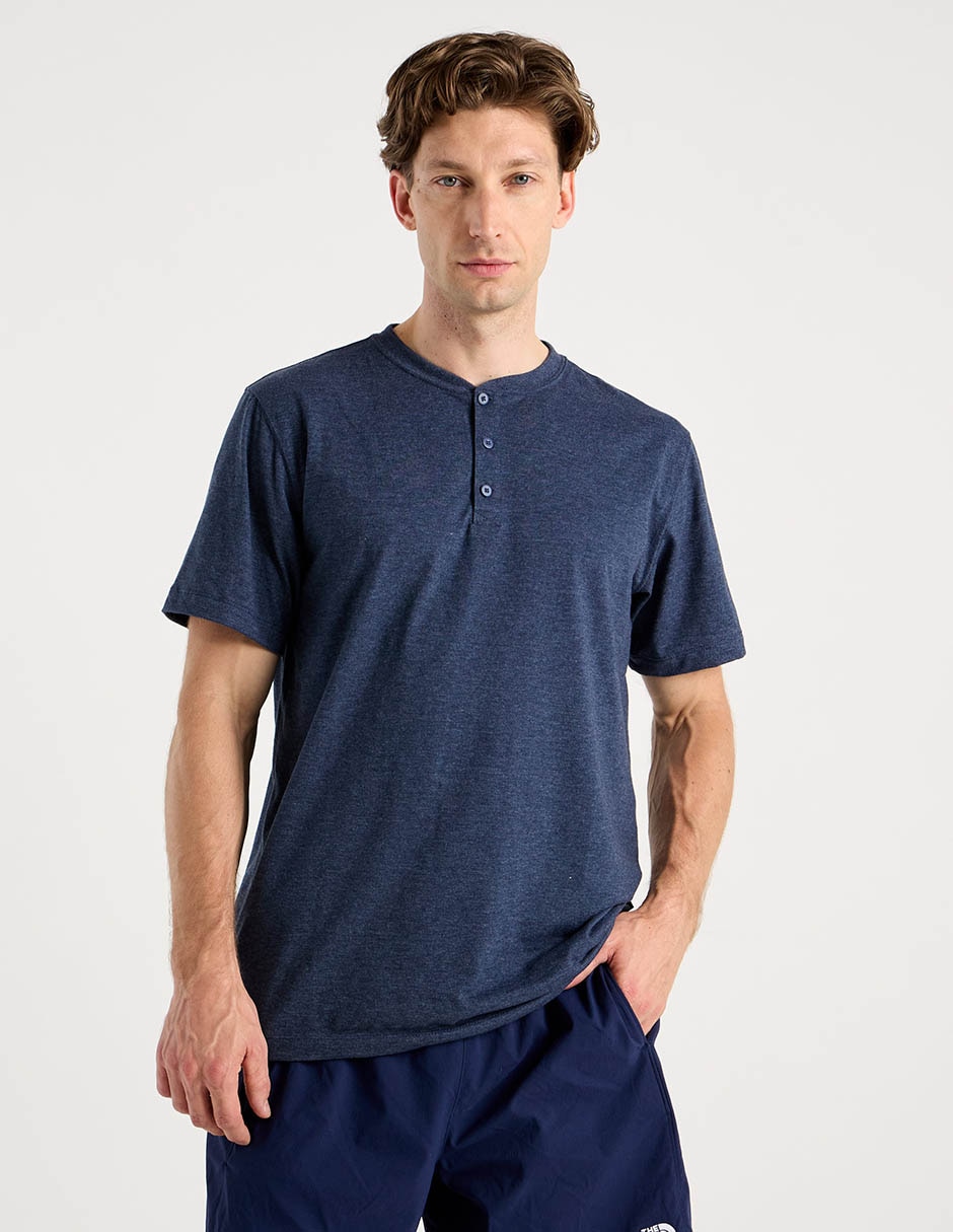 Playera cuello henley para hombre