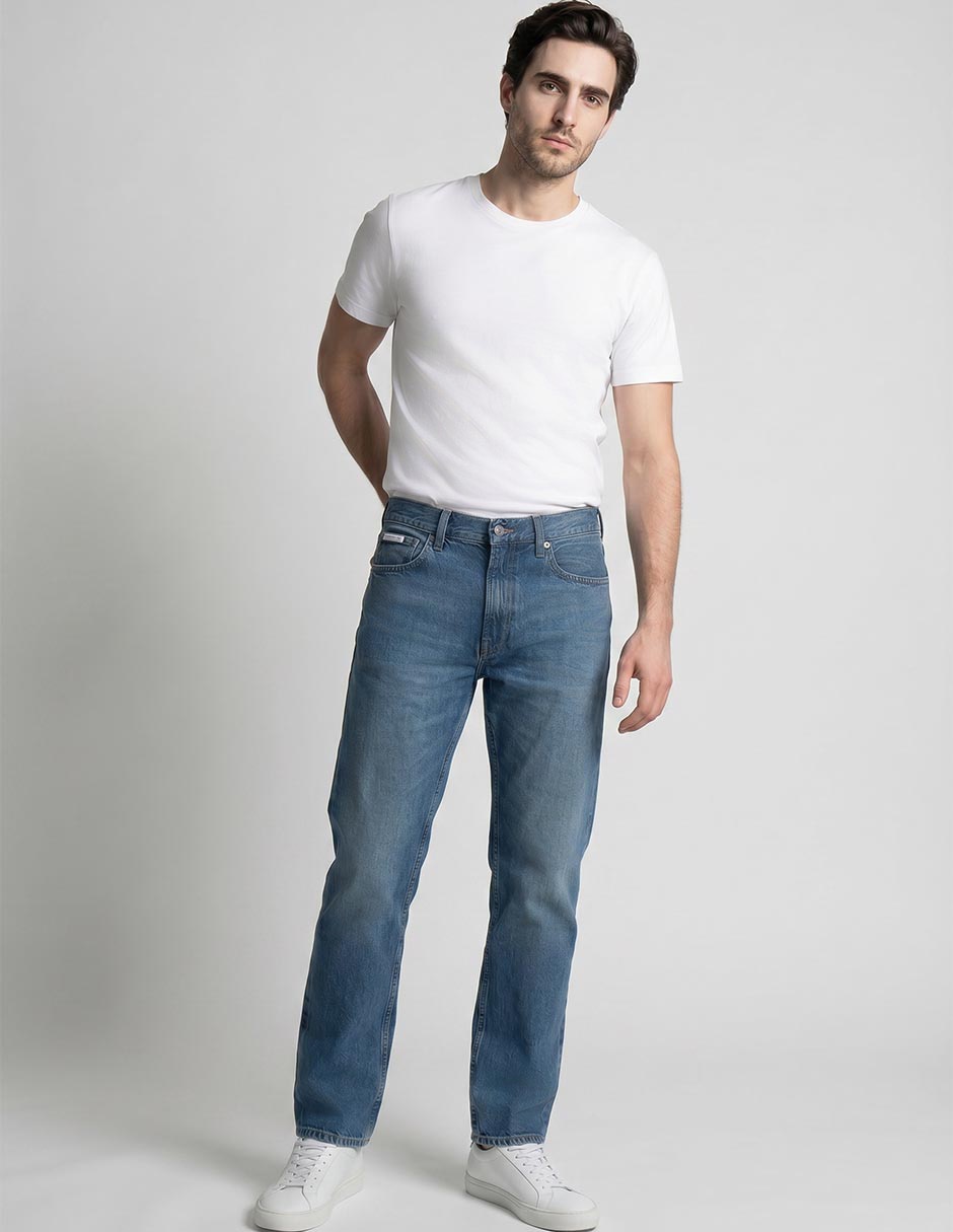 Jeans taper Calvin Klein deslavado para hombre 3