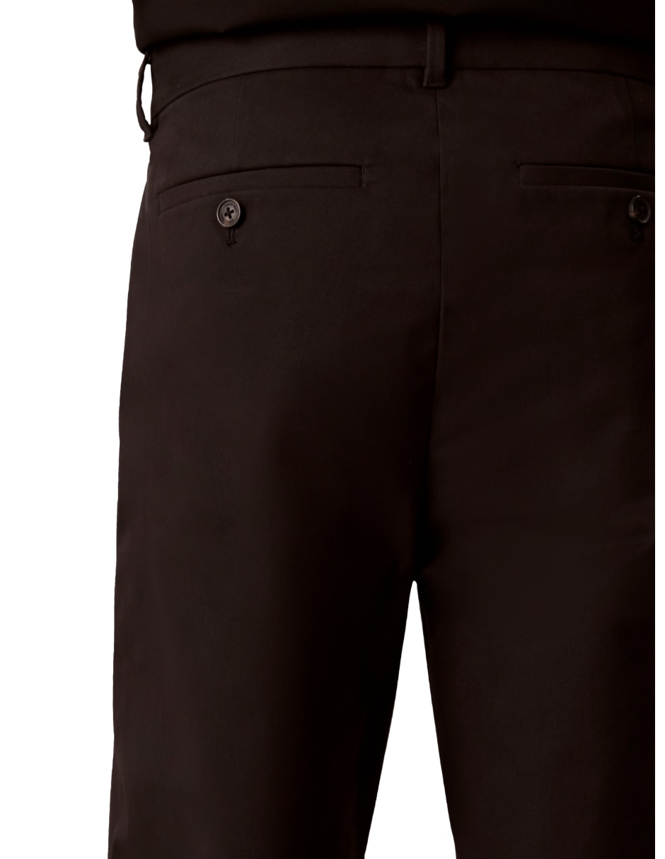 Pantalón chino regular stretch sateen bottoms para hombre 5