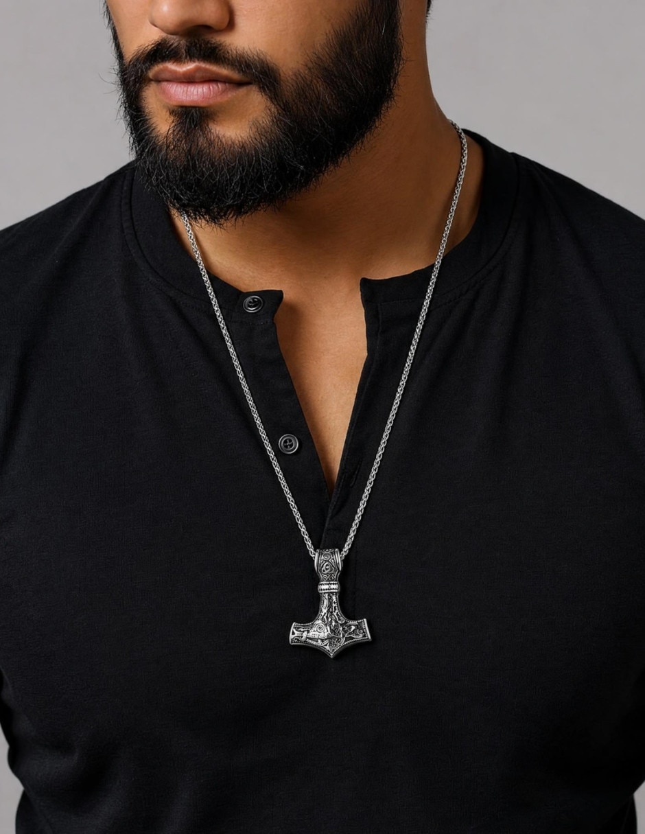 Collar con dije de irregular chulada black de acero inoxidable